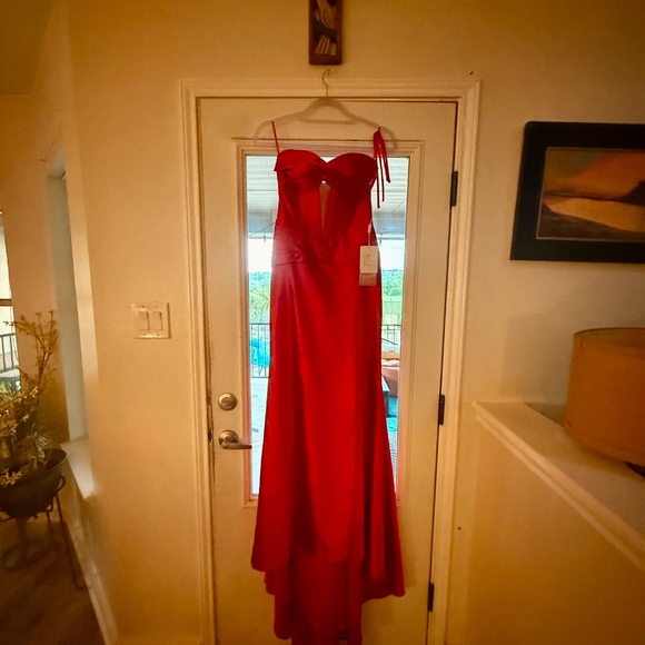 NEW STRAPLESS satin prom dress size 2 - Picture 2 of 4
